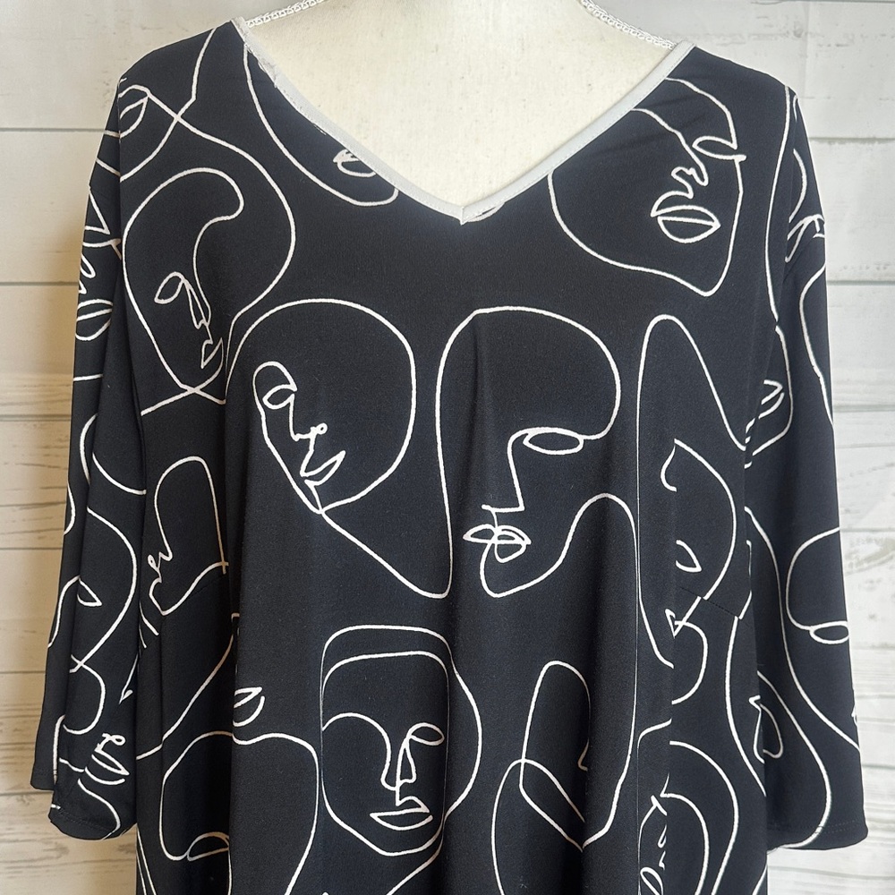 Black & White Face-Print V-Neck Tunic - Picture 2 of 7